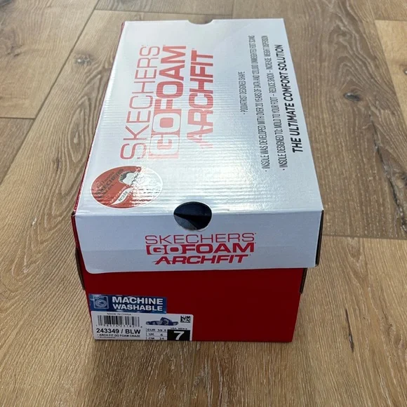 NEW IN BOX - Skechers Blue and White GO FOAM Arch Fit Craze Slide Sandals - Picture 6 of 6